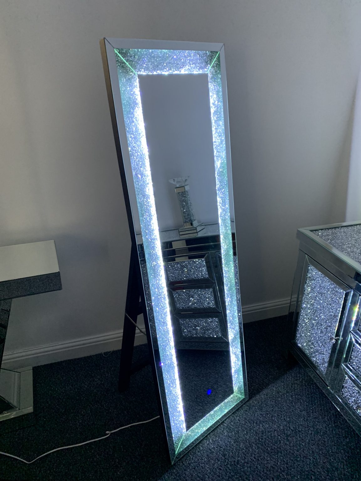 DIAMOND CRUSHED LED LIGHT FREE STAND MIRROR