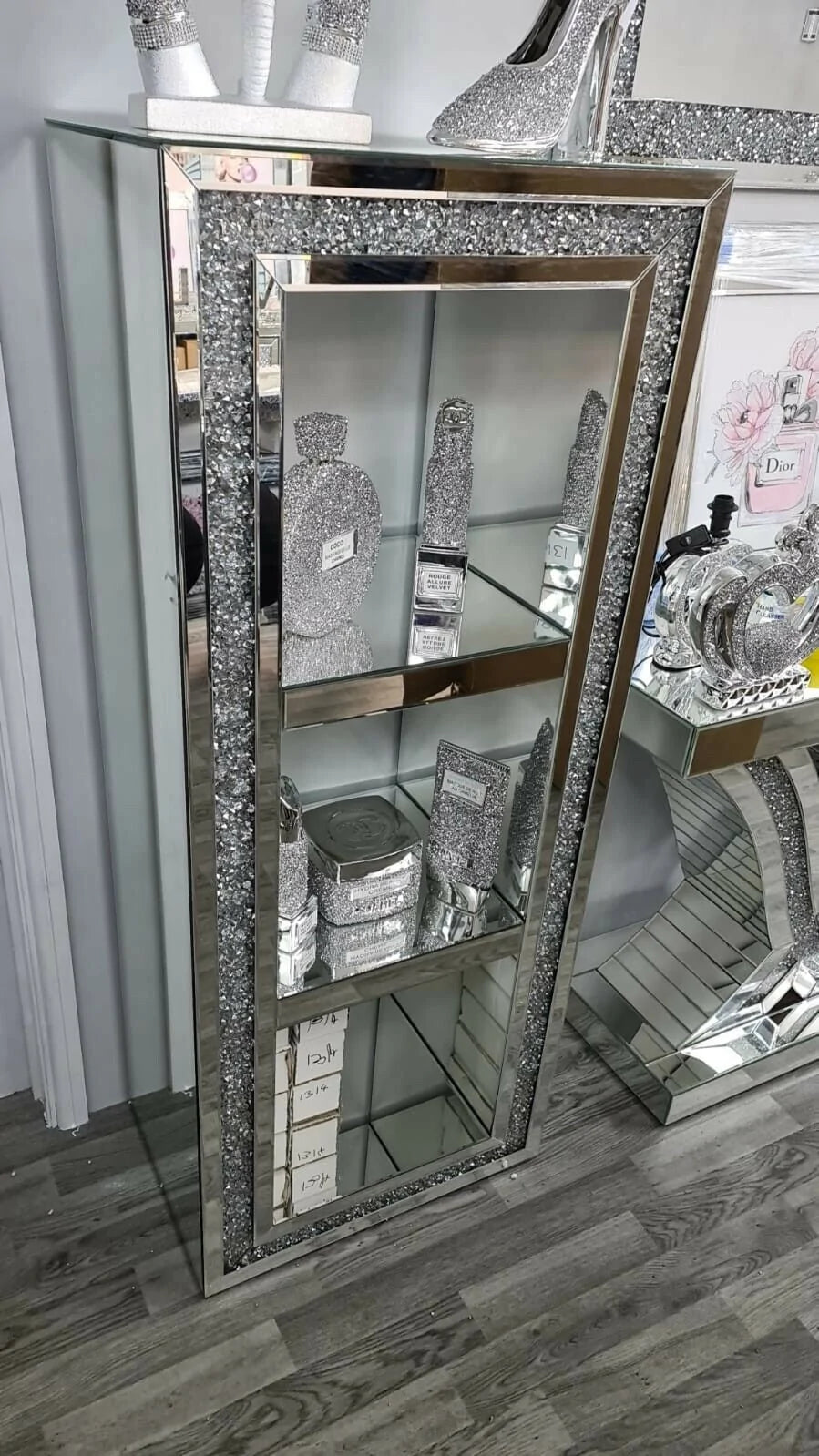 STUNNING DIAMOND CRUSHED SHELF
